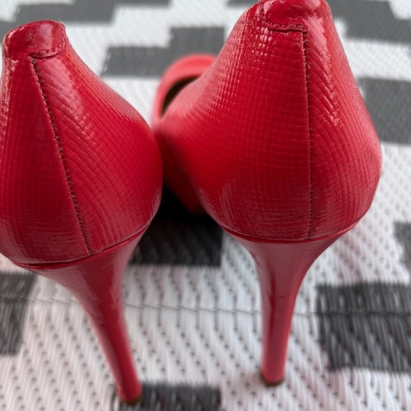 Gianni Bini Red Textured Pointed Toe Heels – Size 10 - Picture 3 of 4